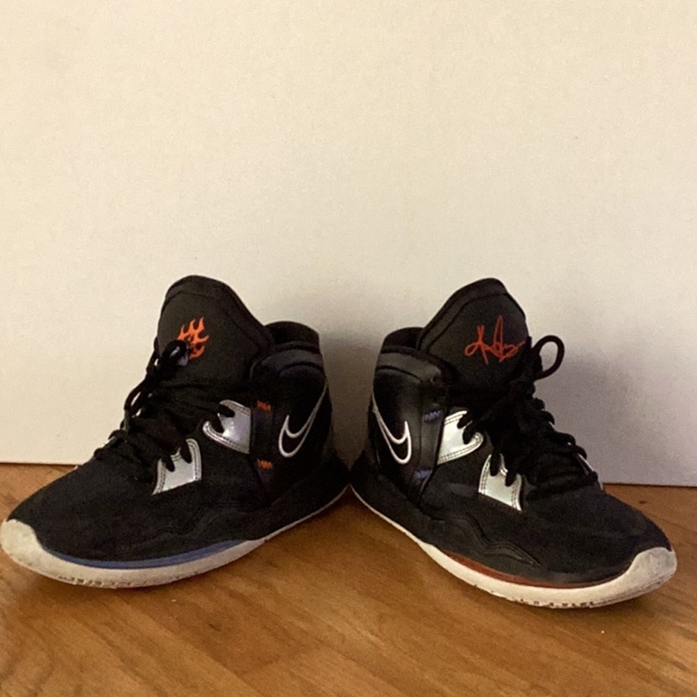 Nike used basketball shoes boys size 6 youth